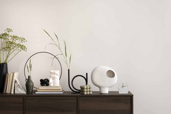 Quelles stratégies pour assortir des bijoux art déco à une tenue contemporaine?