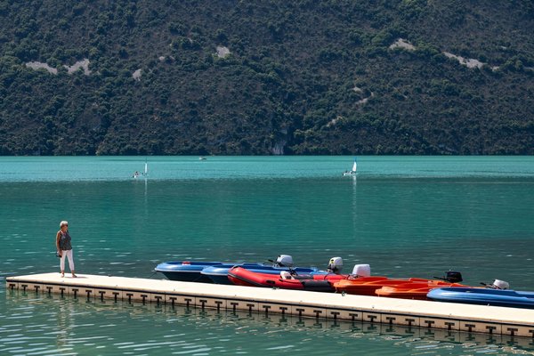 Comment faire un bain de vapeur visage aux plantes pour purifier et détendre la peau?